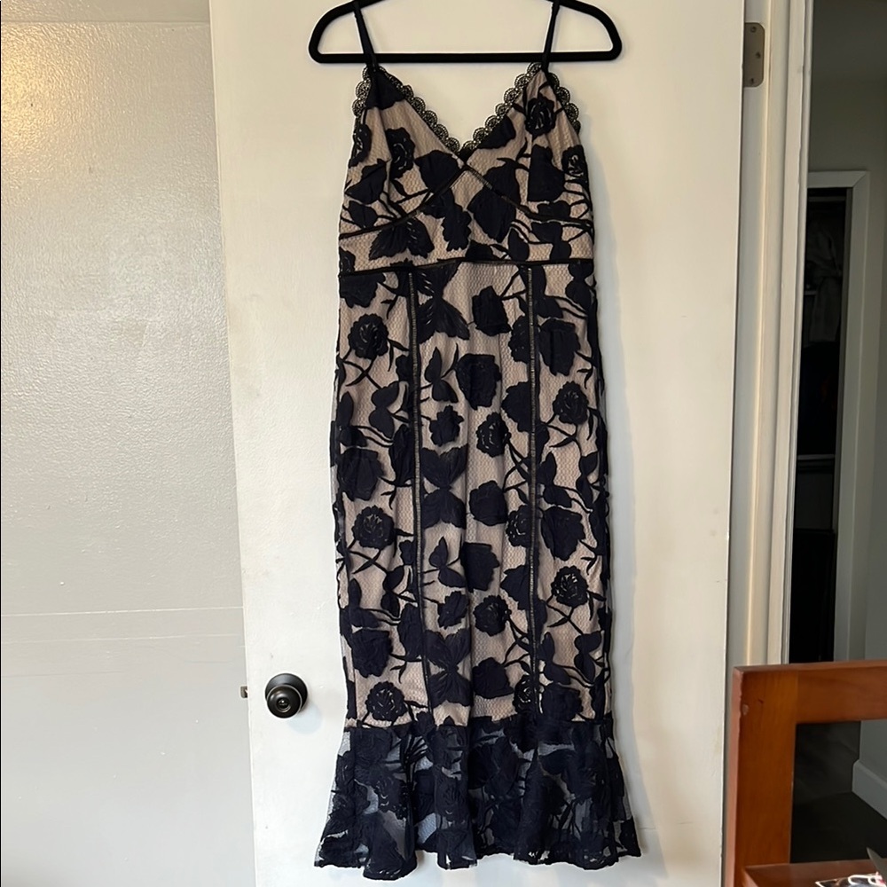 Lulu’s Navy Blue/Cream Floral Lace Dress